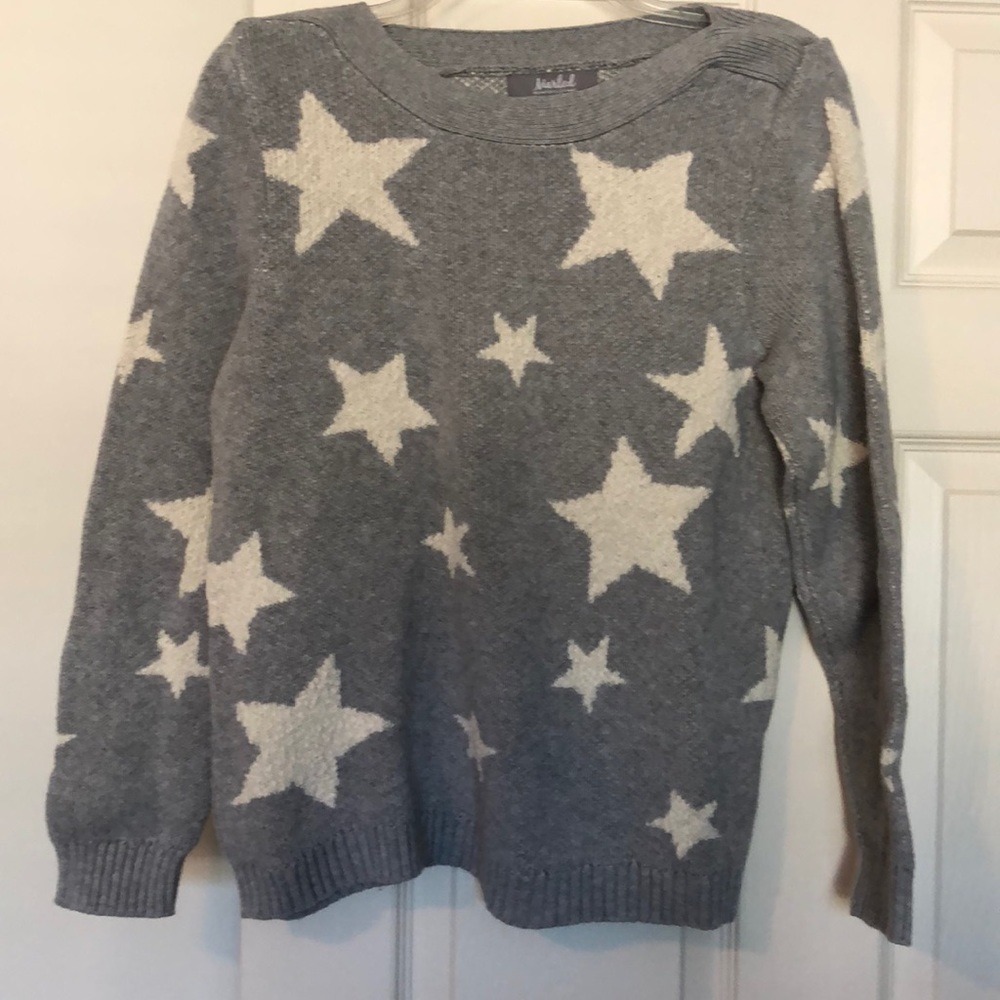 Gray and white star print sweater size M juniors